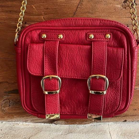 Red Steve Madden Purse with Gold Chain - Picture 2 of 4